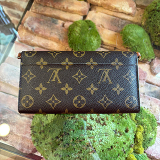 LOUIS VUITTON Monogram Pattern Sarah Wallet