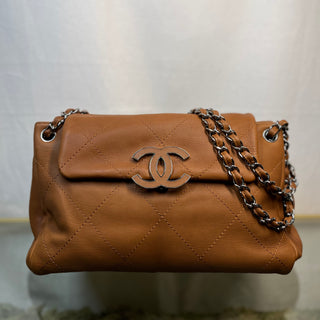 CHANEL Hamptons Large Brown Calfskin Flap Bag ADI1106