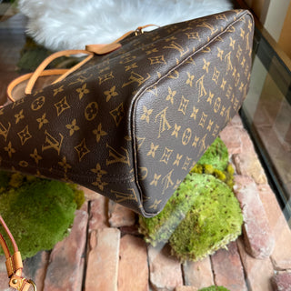 LOUIS VUITTON Neverfull MM Monogram Canvas Tote Bag