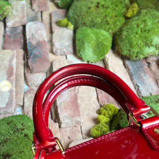 LOUIS VUITTON Alma BB Pomme D'Amour Vernis Top Handle Bag