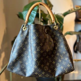Louis Vuitton Artsy Monogram MM