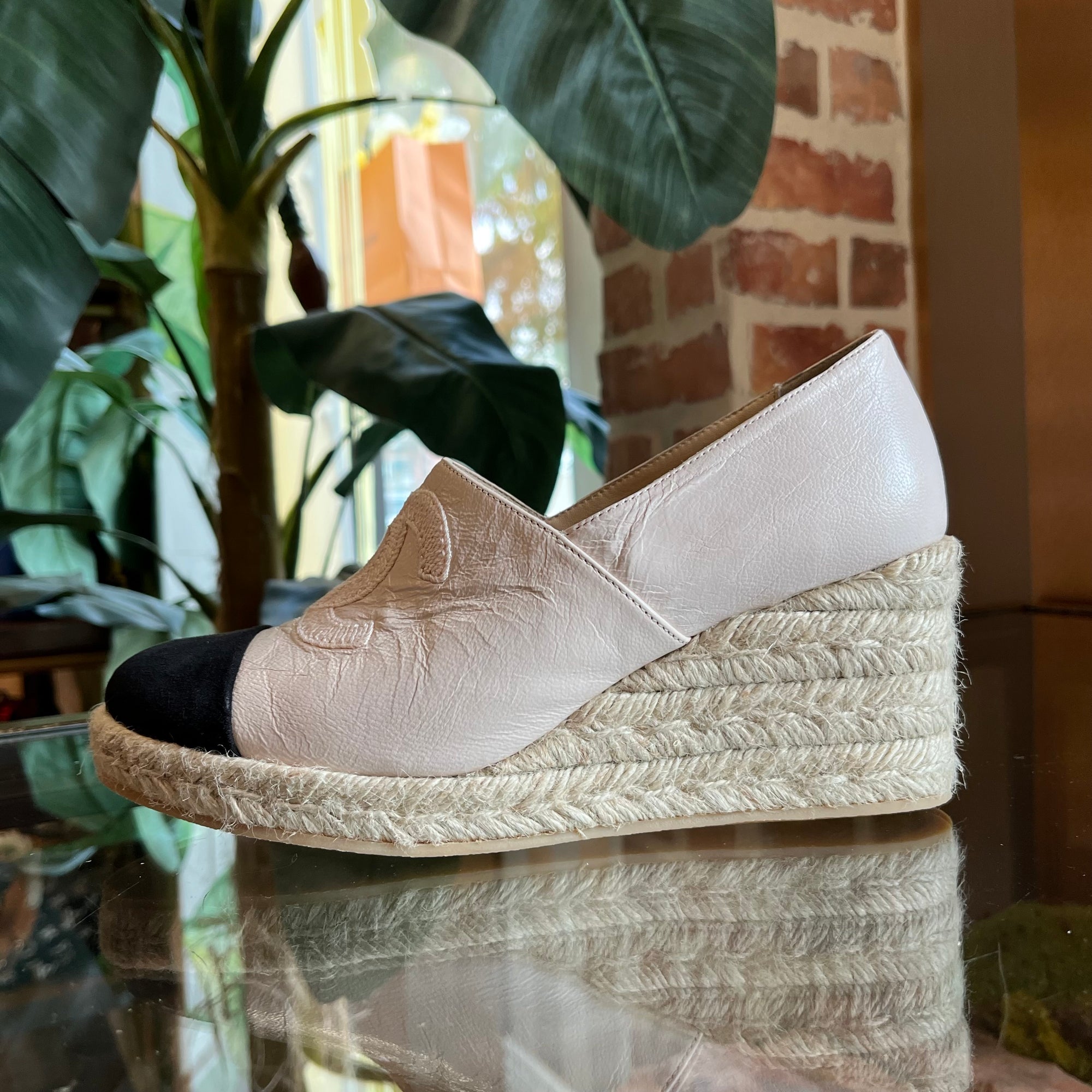 CHANEL Pink Nude Black Lambskin Suede CC Espadrille Wedges 39(9US)