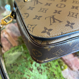 LOUIS VUITTON Pochette Metis Monogram Reverse