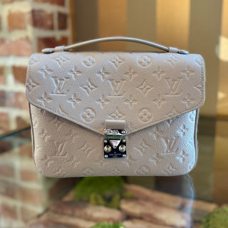 LOUIS VUITTON Pochette Métis Crossbody