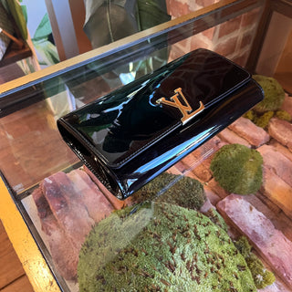 LOUIS VUITTON Louise Vernis Black Leather Clutch