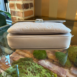 LOUIS VUITTON Pochette Métis Crossbody