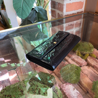 LOUIS VUITTON Sarah Bleu Infini Monogram Vernis Leather Wallet