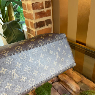 LOUIS VUITTON Tuileries Besace Caramel Monogram Canvas Hobo Bag
