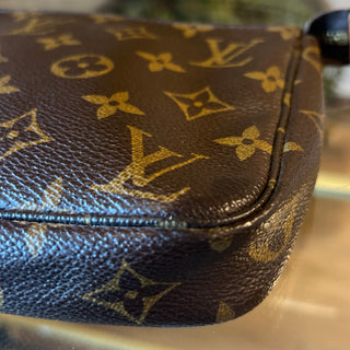 LOUIS VUITTON Monogram Pochette