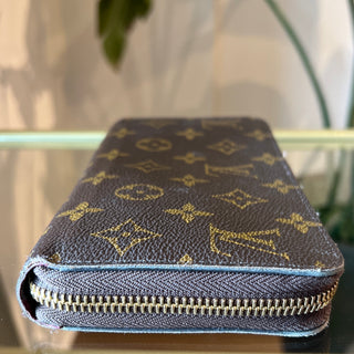 LOUIS VUITTON Monogram Zippy Wallet