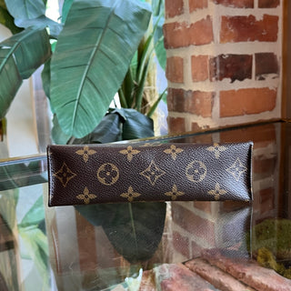 LOUIS VUITTON Toiletry 19 Brown Monogram Canvas Cosmetic Pouch