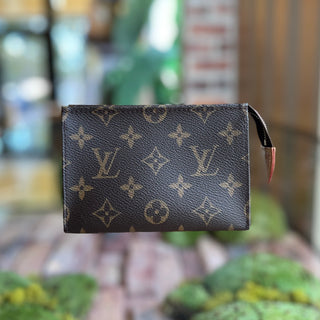LOUIS VUITTON Toiletry 15 Monogram Canvas Pouch