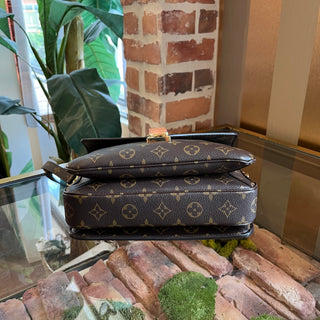 LOUIS VUITTON Pochette Metis Brown Monogram Canvas Shoulder Bag