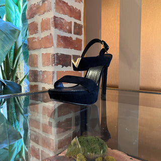 LOUIS VUITTON Suede V Logo Platform Sandals SZ 37 (US 7)