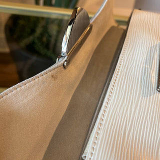 LOUIS VUITTON Epi Pochette Montaigne