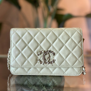 CHANEL Mint Green Quilted CC Wallet On Chain