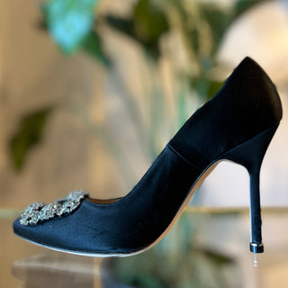 MANOLO BLAHNIK Hangisi Satin Pumps 37