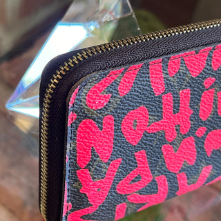 LOUIS VUITTON Limited Edition Fuchsia Graffiti Stephen Sprouse Zippy Coin Purse