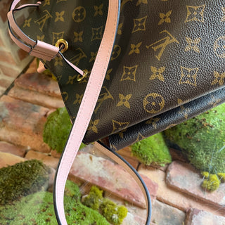LOUIS VUITTON Neonoe MM Rose Poudre Monogram Canvas Bucket Bag