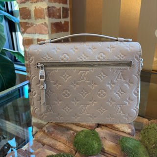 LOUIS VUITTON Pochette Métis Crossbody