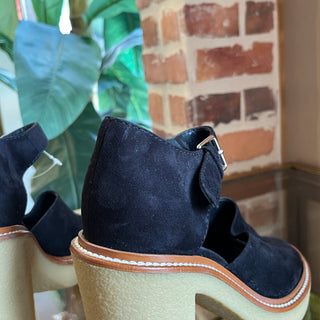 HERMÈS Drew Black Goatskin Suede Pumps SZ 38 (US 8)