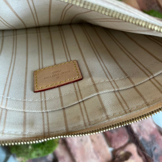 LOUIS VUITTON Neverfull Pochette Damier Azur Canvas Pouch