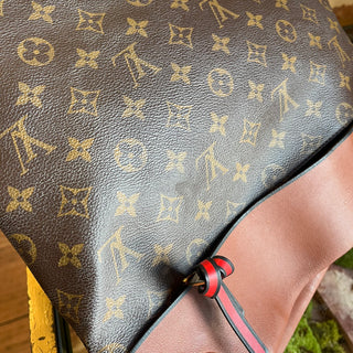 LOUIS VUITTON Tuileries Besace Caramel Monogram Canvas Hobo Bag