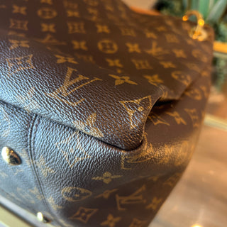 Louis Vuitton Artsy Monogram MM