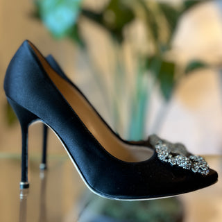 MANOLO BLAHNIK Hangisi Satin Pumps 37