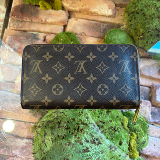 LOUIS VUITTON Monogram Canvas Wallet Zippy Organizer