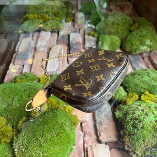 LOUIS VUITTON Mini Pochette Accessories Brown Monogram Canvas Handbag