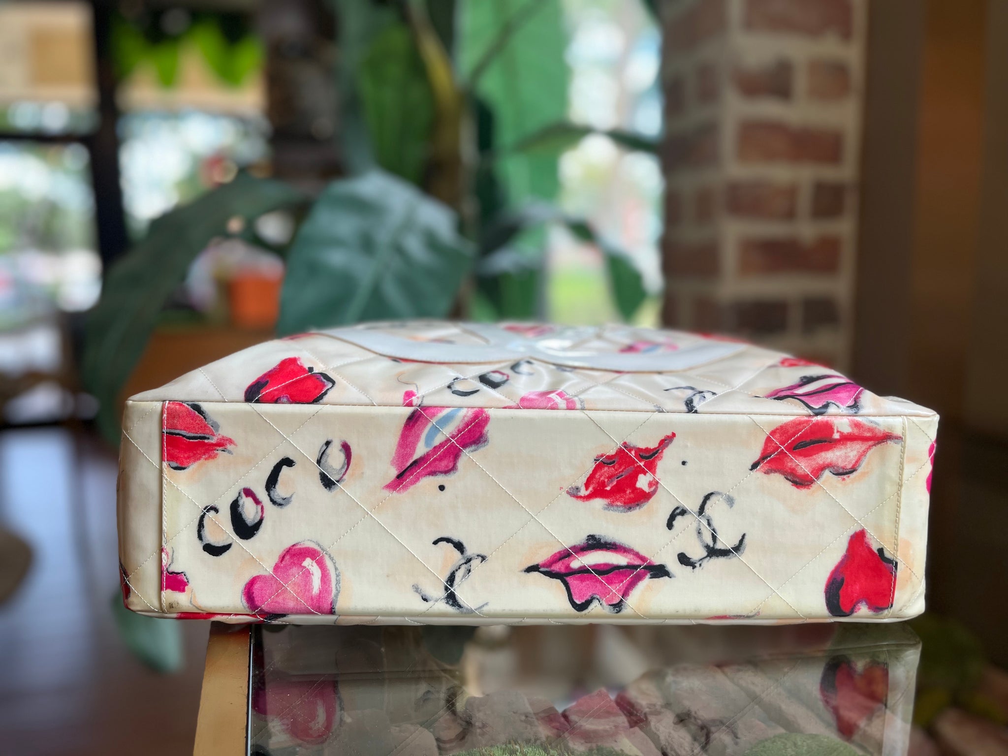 Chanel Coco Lips and Hearts XL Vinyl Tote – Angeles Vintage