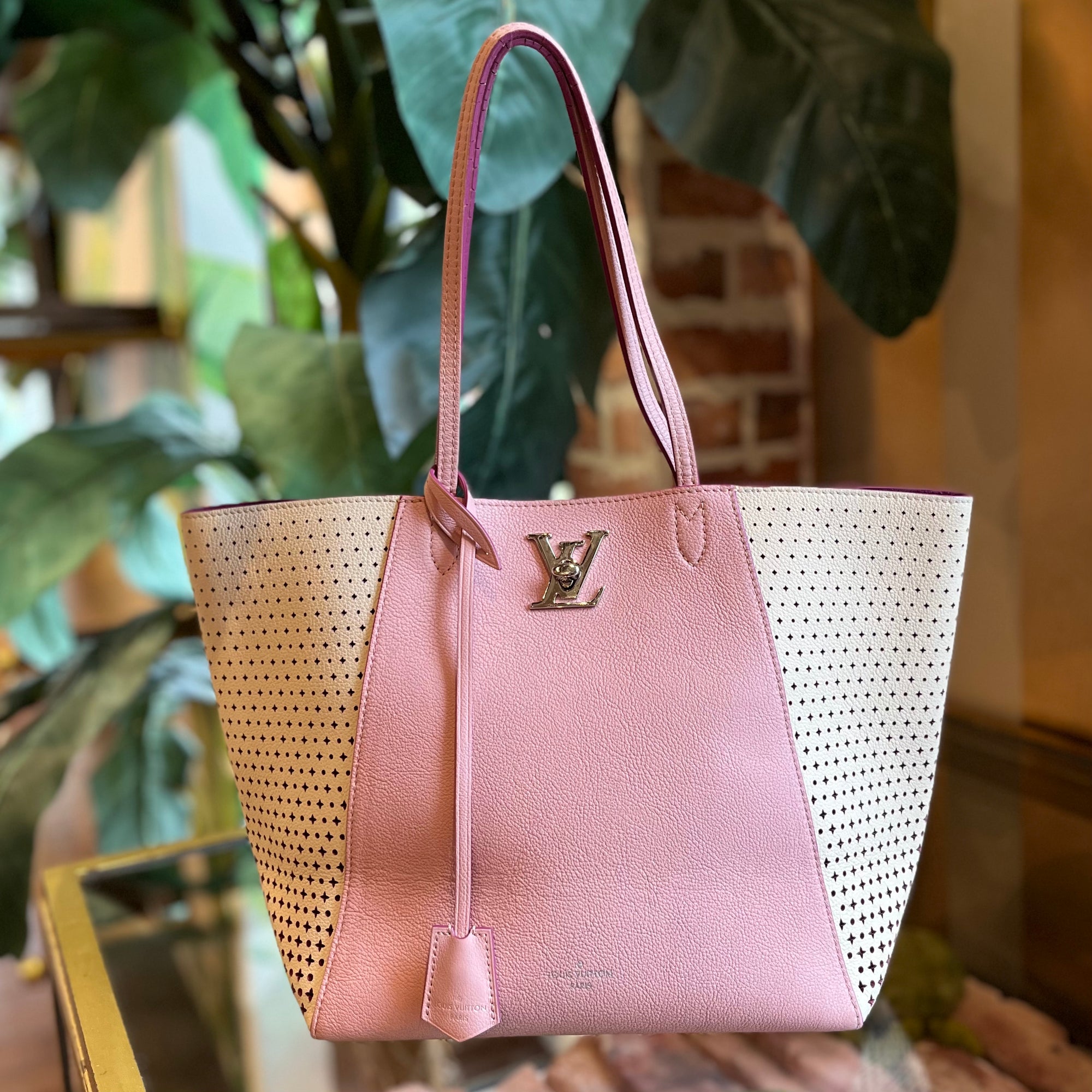 Authentic Louis Vuitton Lockme Rose Poudre Pink Calfskin Shoulder Bag