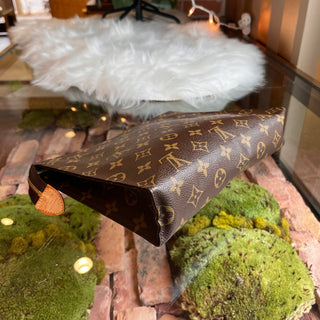 LOUIS VUITTON Toiletry 26 Monogram Canvas Pouch