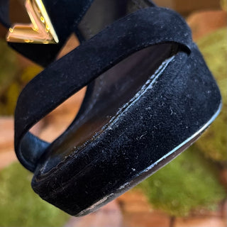 LOUIS VUITTON Suede V Logo Platform Sandals SZ 37 (US 7)