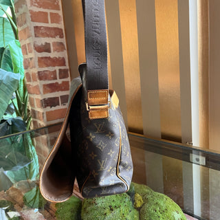 LOUIS VUITTON Abbesses Brown Monogram Canvas Messenger Bag