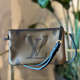 LOUIS VUITTON Monogram Giant Reverse Double Zip Pochette