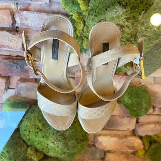 LOUIS VUITTON Caramel Patent Leather Checkers Espadrille Wedge Sandals SZ38.5(8.5US)