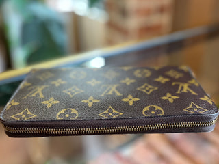 LOUIS VUITTON Monogram Zippy Organizer Wallet