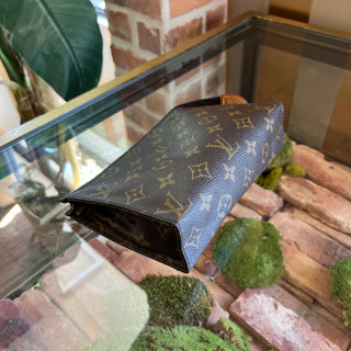 LOUIS VUITTON Toiletry 19 Brown Monogram Canvas Pouch