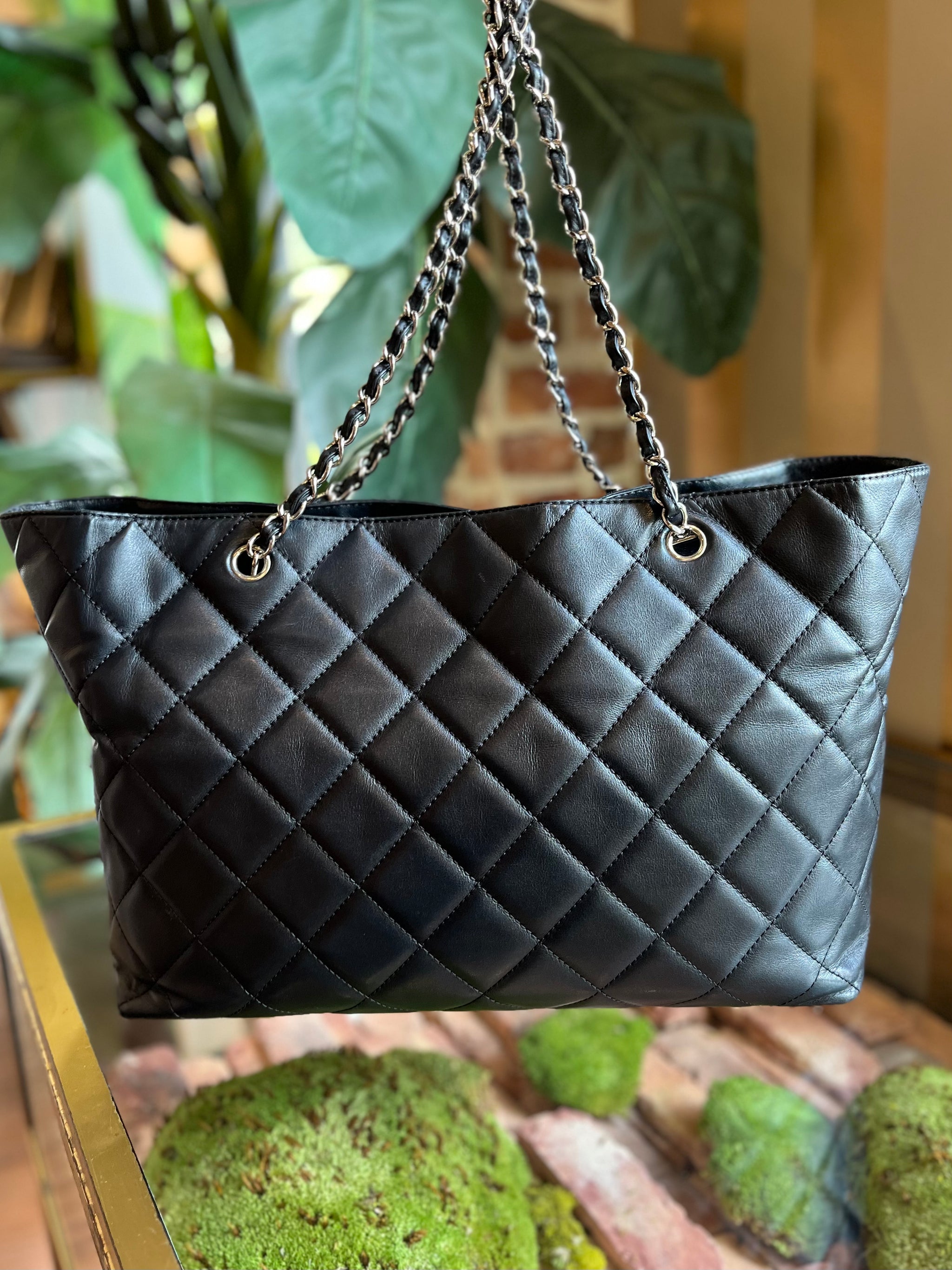 Chanel Womens Black White Quilted Chain Straps Chanel Lido Tote Bag Handbag