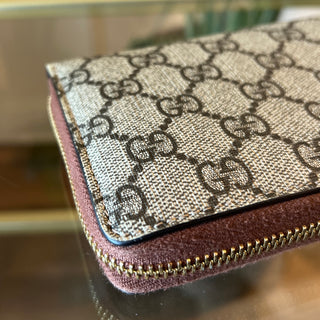 GUCCI GG Supreme Continental Wallet