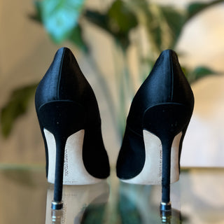 MANOLO BLAHNIK Hangisi Satin Pumps 37