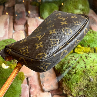 LOUIS VUITTON Mini Pochette Accessories Monogram Canvas Wristlet