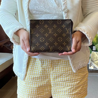 LOUIS VUITTON Toiletry 19 Brown Monogram Canvas Cosmetic Pouch
