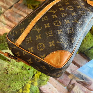 LOUIS VUITTON Trocadero Monogram Canvas Vintage Crossbody Bag