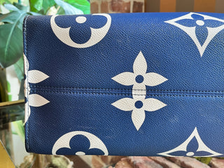 LOUIS VUITTON Blue Escale OntheGo GM