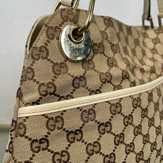 GUCCI GG Supreme Canvas Medium Eclipse Shoulder Bag