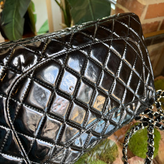CHANEL Black Patent Leather Single Flap Shoulder Bag DIA311