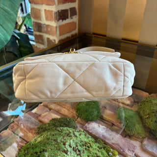 CHANEL Light Beige Medium 19